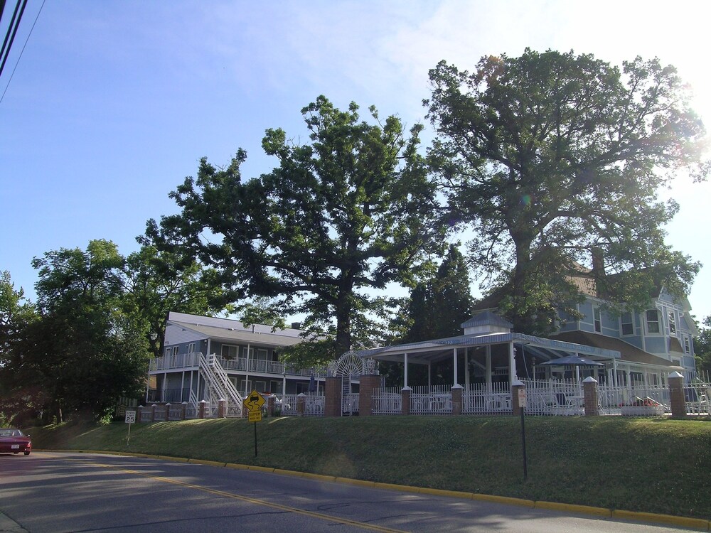 White Rose Motel in Wisconsin Dells, United States