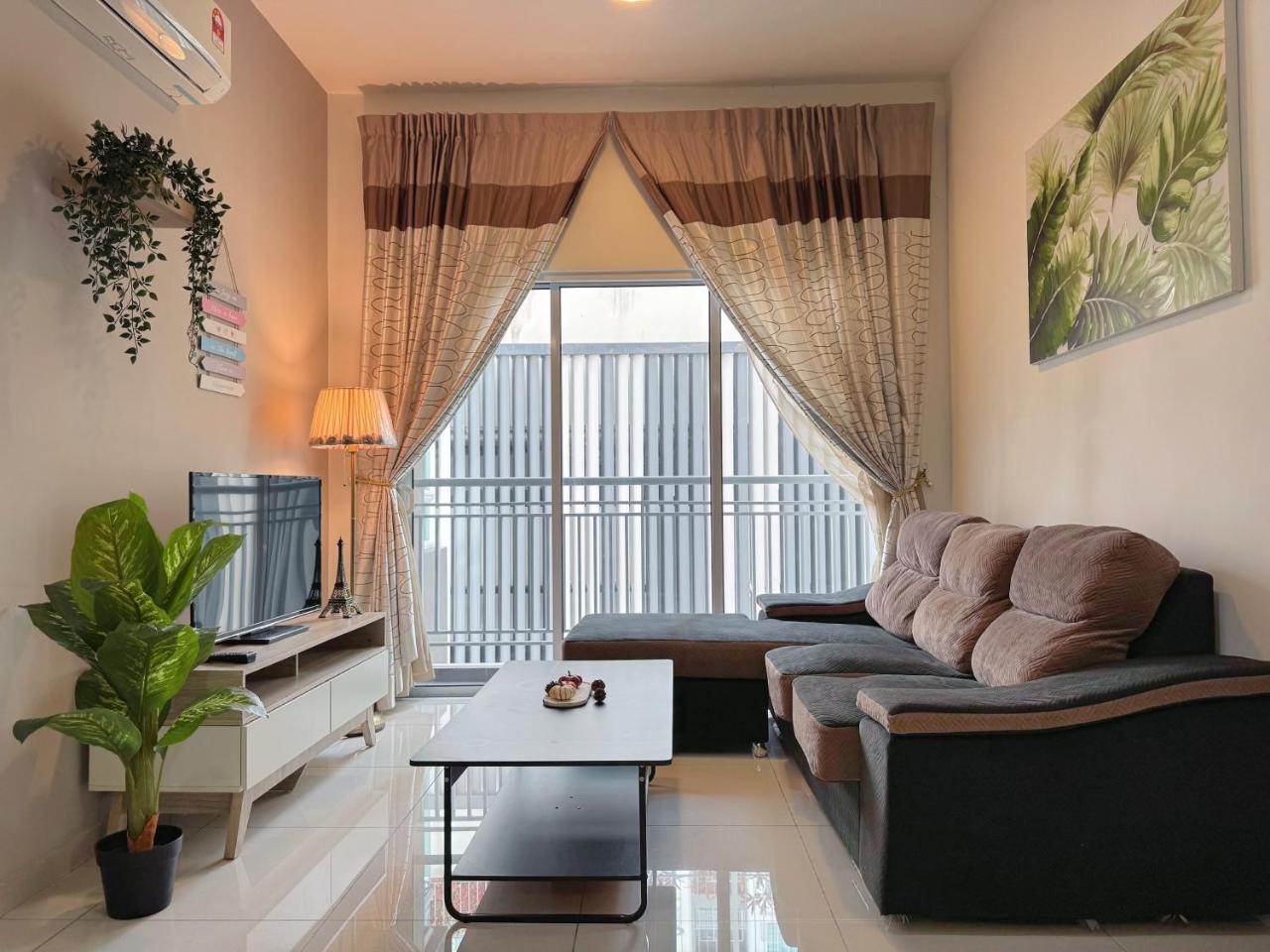 KLIA MesaHill Fully Air Con Suite Bandar Baru Nilai 71800 Nilai — 4-Star Luxury Hotel in Kampung Baharu Nilai, Malaysia