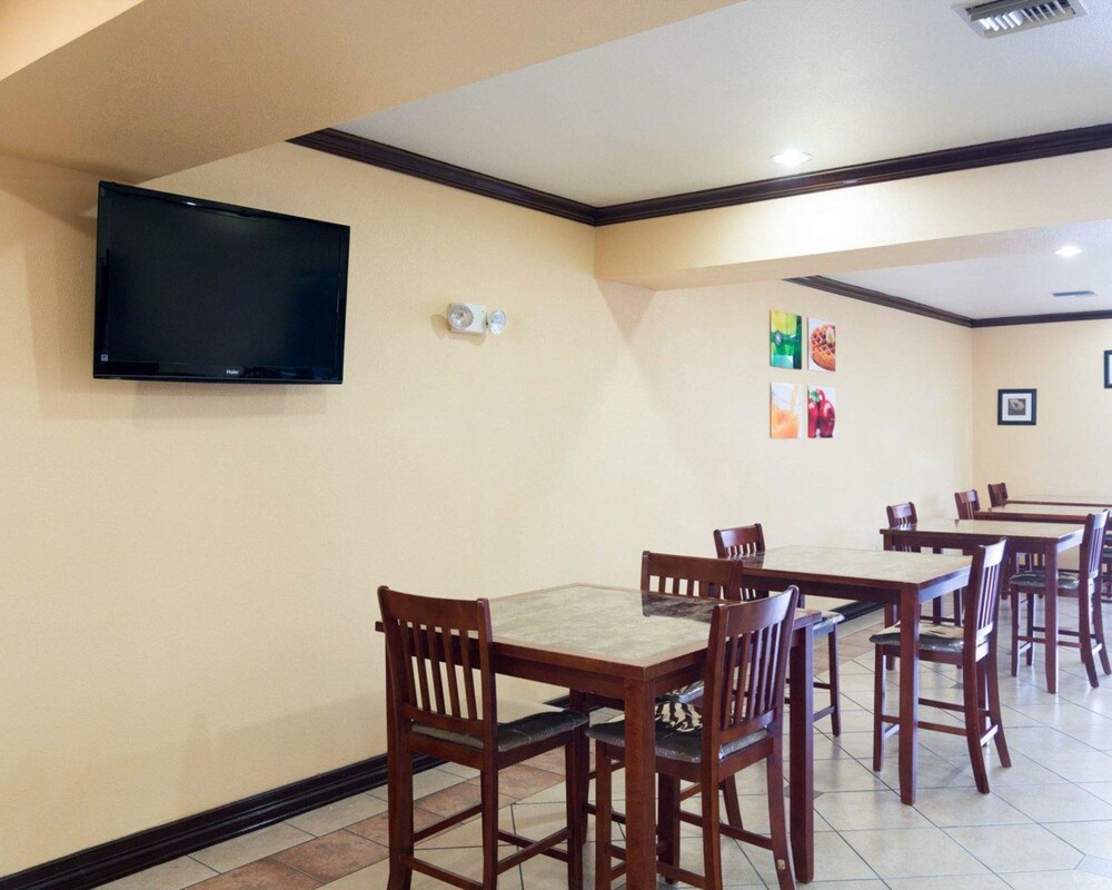 Springwood Suites Houston IAH Beltway 8 - photo 17