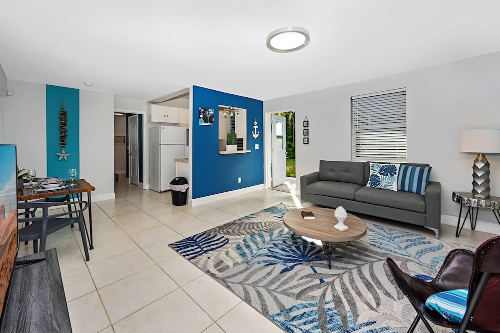 Ocean Breeze Home — 4-Star Luxury Hotel in Hollywood, United States