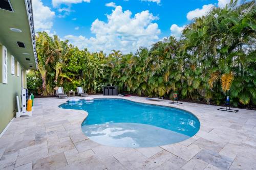 Htd Saltwater Pool Walk To Beach Pingpong Bbq — West Palm Beach