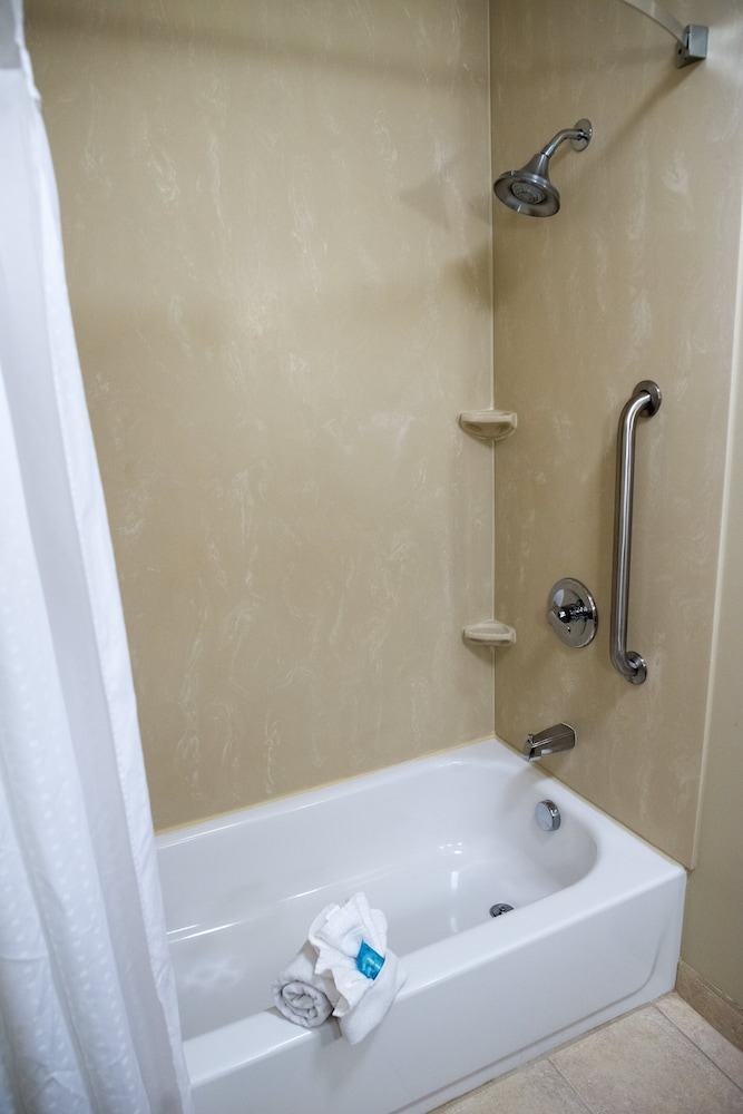Holiday Inn Express Hotel & Suites Albert Lea I 35 by IHG - photo 15