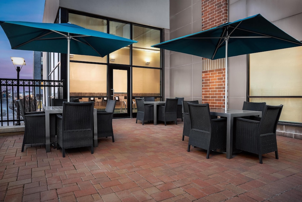 Hampton Inn & Suites Omaha Downtown - photo 41