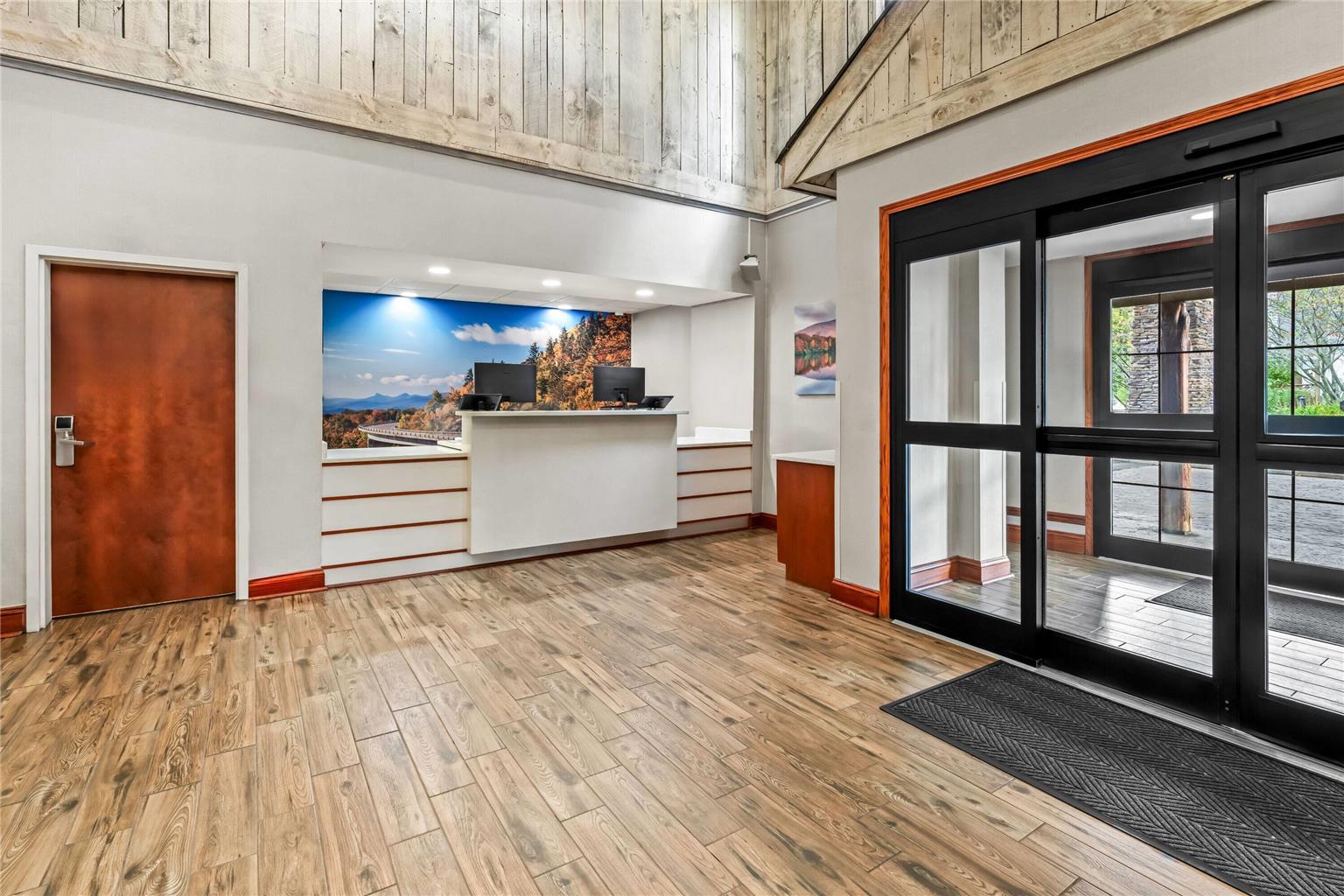 La Quinta Inn & Suites by Wyndham Boone University - photo 7
