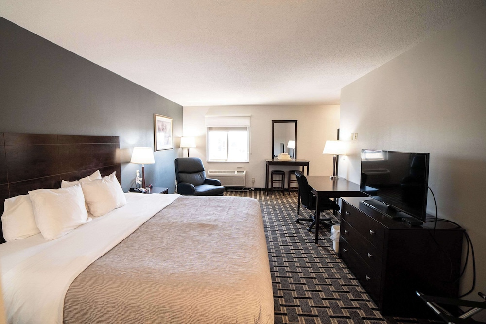 Quality Inn & Suites Watertown near Prairie Lakes Ice Arena - photo 41