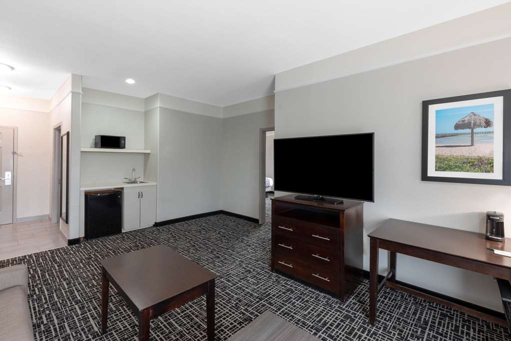La Quinta Inn & Suites by Wyndham Port Lavaca - photo 26