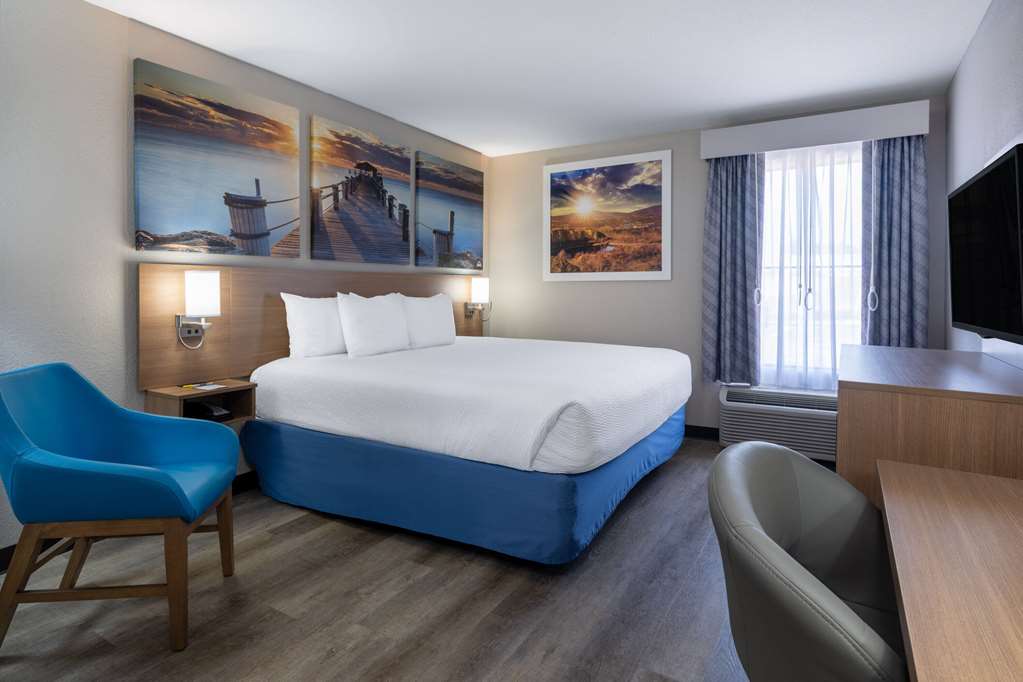 Days Inn & Suites by Wyndham Commerce - photo 24
