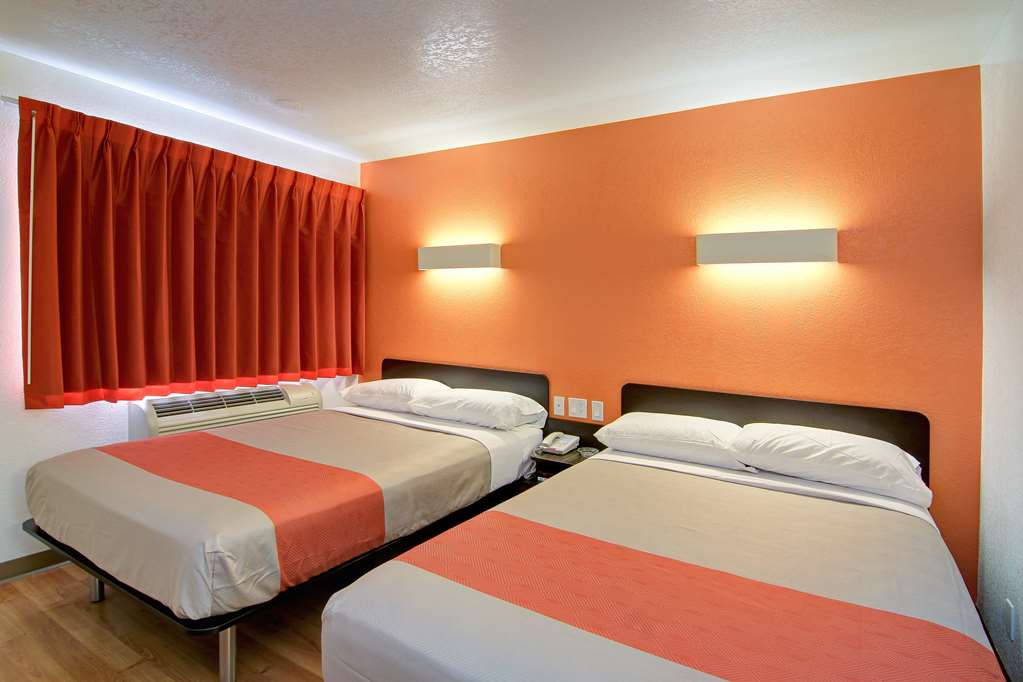 Motel 6 Old town Scottsdale Fashion Square - photo 10