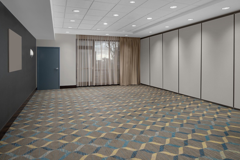 Residence Inn by Marriott Los Angeles Burbank Downtown - photo 36