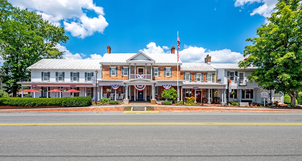 Wayside Inn - carbon neutral hotel in Middletown
