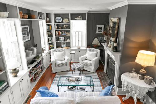 The Lime Door Beach House — 4-Star Luxury Hotel in Barnstable, United States