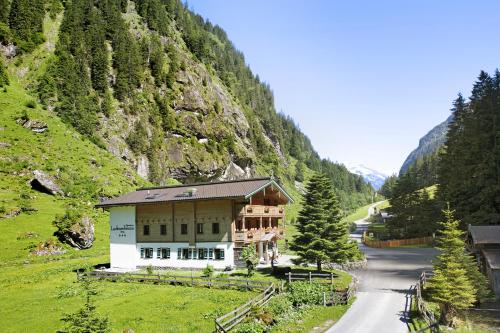 Alpenchalet Lacknerbrunn bis 30 P — Mayrhofen — photo 3