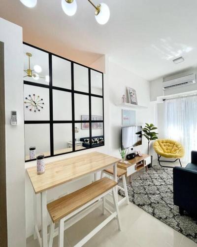 1BR Suite near Megamall Boni & Shaw MRT Station — 4-Star Luxury Hotel in Manila, Philippines