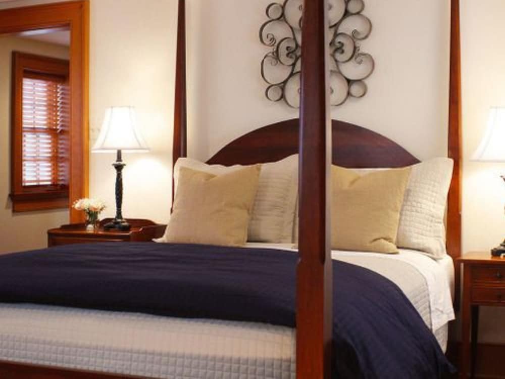 Hillbrook Inn - photo 18