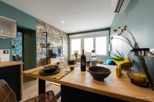 Le Marchand De Sable Maisonnette climatisée classée 4 étoiles 2 Personnes Plage de la Grande Conche à 200m ROYAN in Royan, France