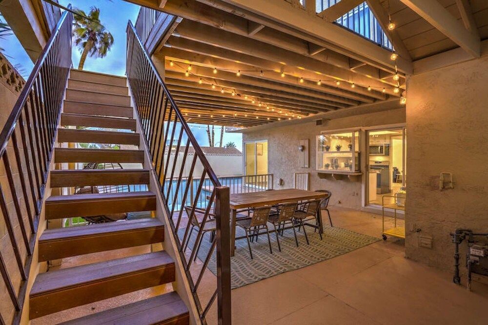 Oasis Near STRIP Pool Jacuzzi Deck Poker Room in Las Vegas, United States