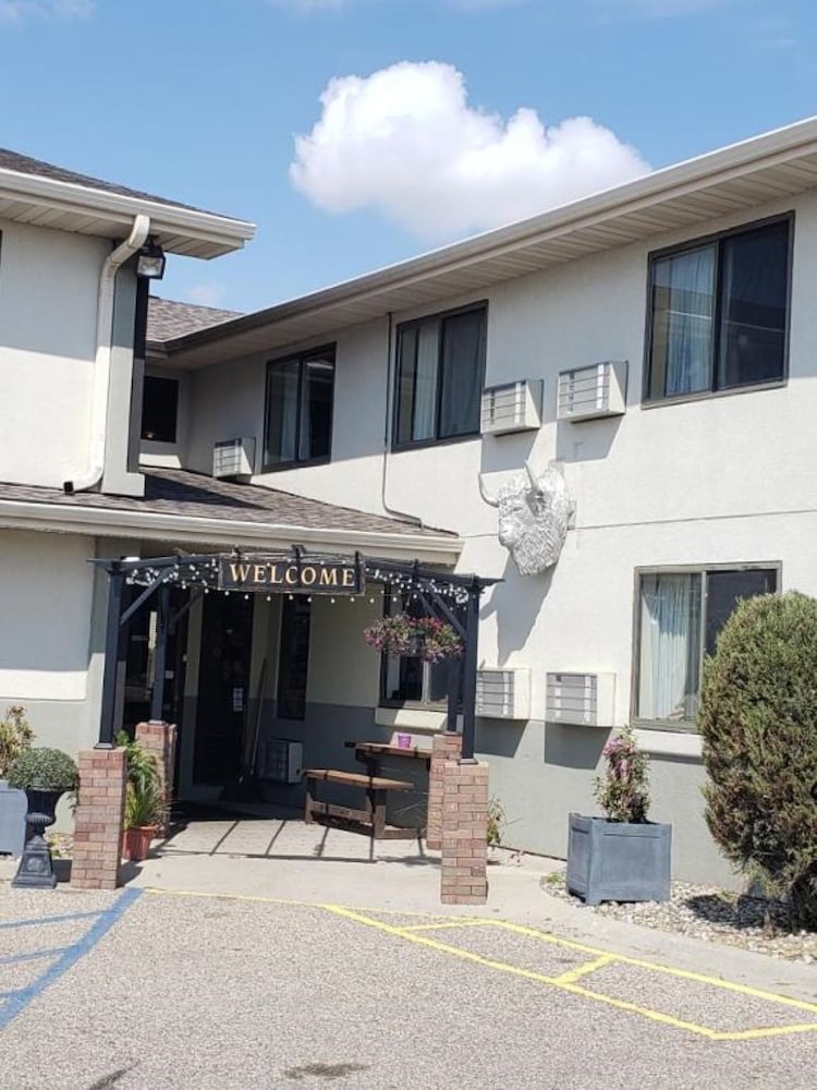 Bison Plains Lodge - featured photo