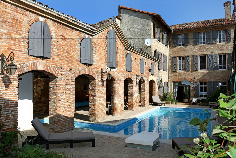 Hotel Delga Maison d'hôtes — 4-Star Luxury Hotel in Gaillac, France