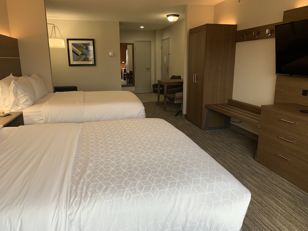 Holiday Inn Express Hotel & Suites Franklin Oil City by IHG - photo 11