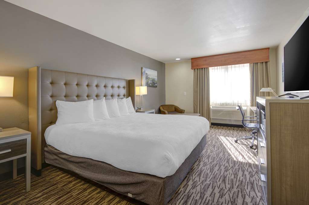 Best Western Plus Peppertree Airport Inn - photo 13