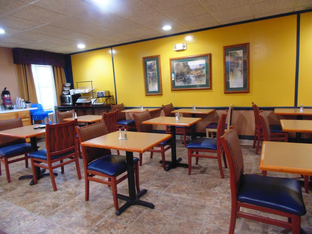 American Inn and Suites Houghton Lake - photo 26