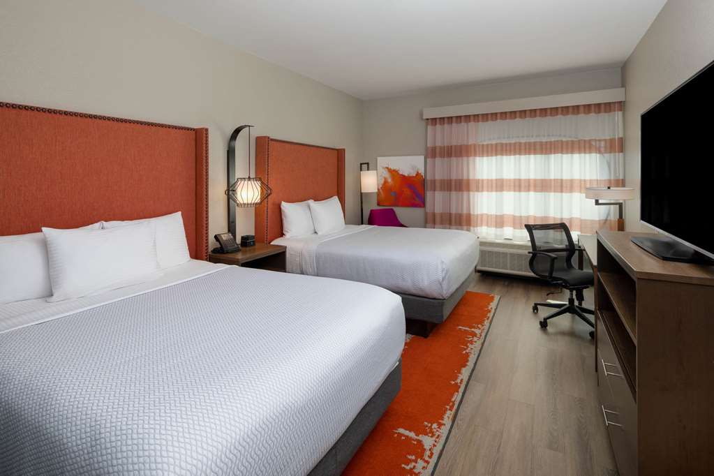 La Quinta Inn & Suites by Wyndham Perry - photo 3