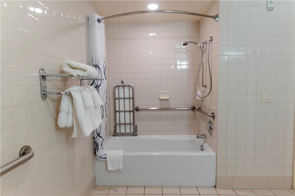 Howard Johnson by Wyndham Anaheim Hotel and Water Playground - photo 30