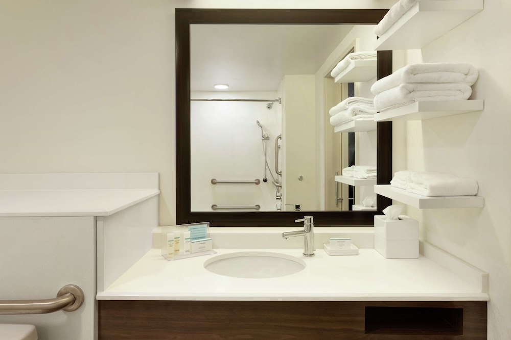 Hampton Inn & Suites Springdale - photo 35