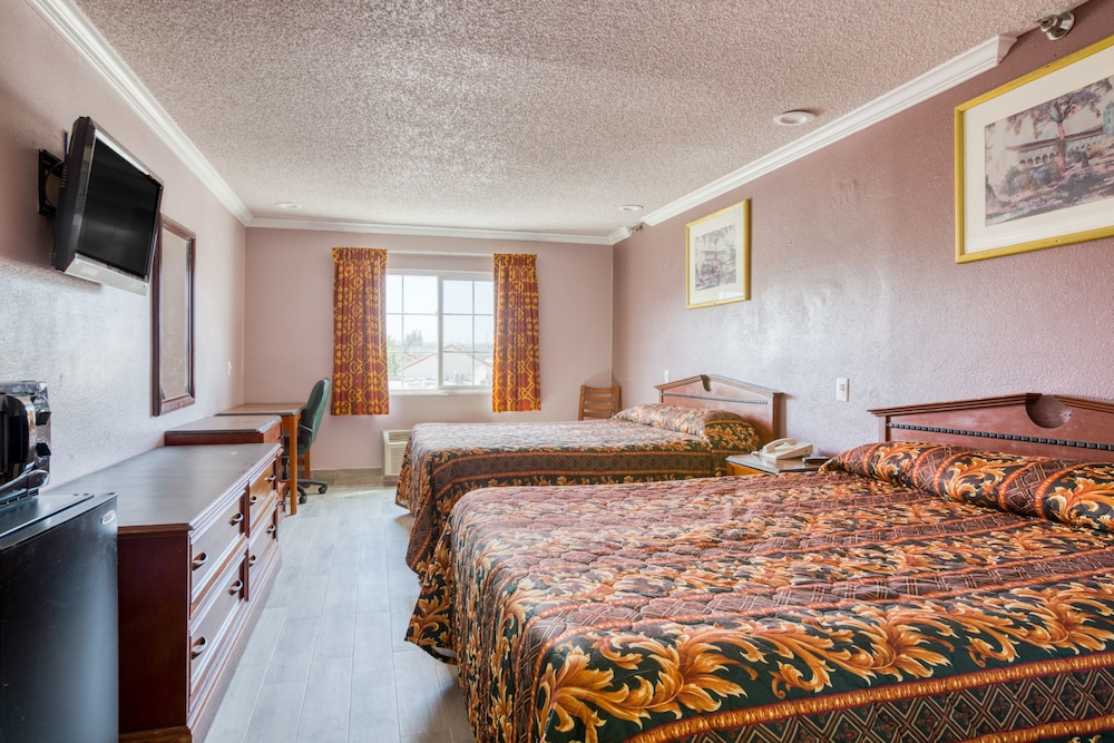 Heritage Inn And Suites - photo 18