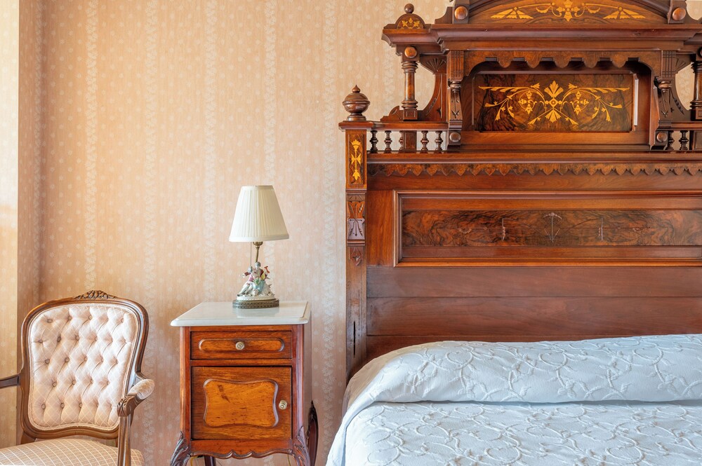 Martine Inn - photo 82