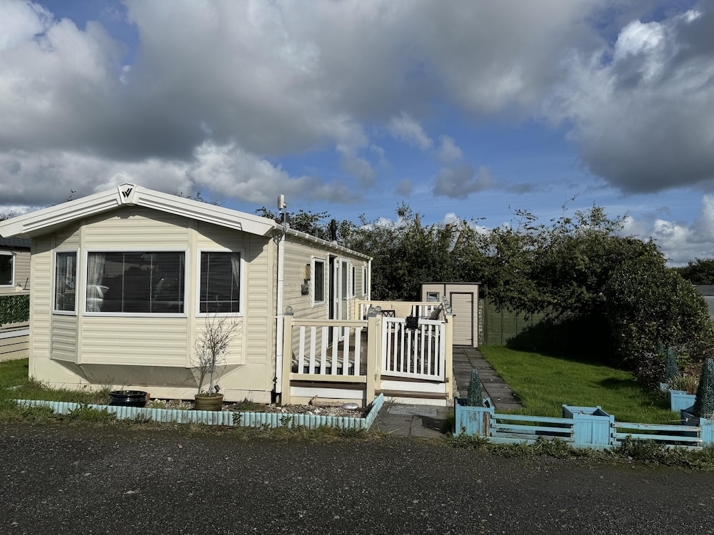 Caravanbreak 3bed Petsok freep Tv Wifi in Launceston, United Kingdom