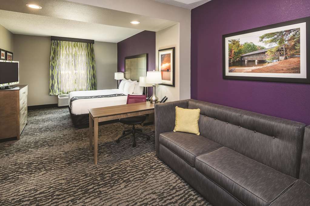 La Quinta Inn & Suites by Wyndham Milledgeville - photo 10