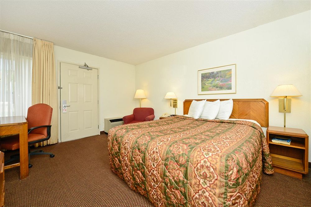 Americas Best Value Inn & Suites Overland Park Kansas City Closed - photo 9