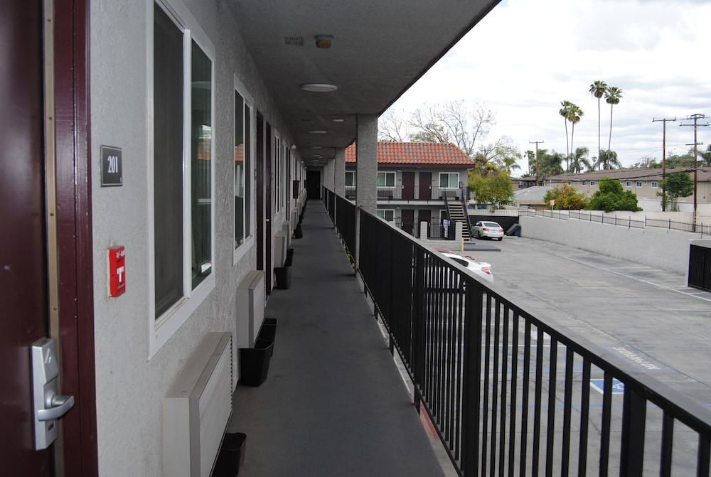 La Puente Inn Motel - photo 60