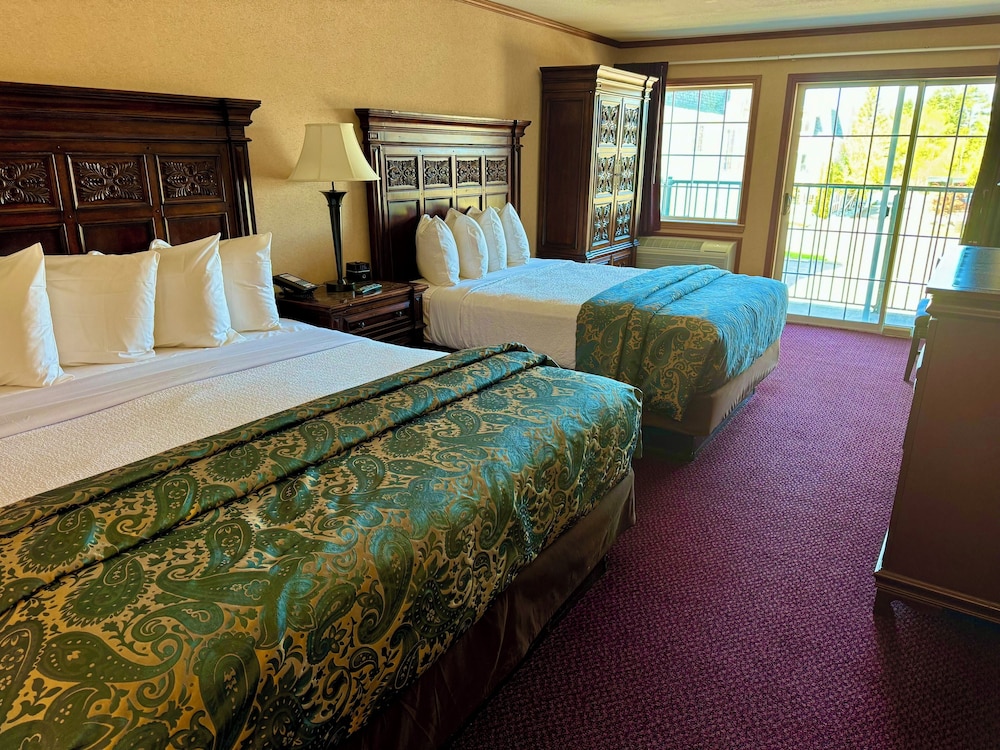 Hamilton Inn Select Beachfront Mackinaw City - photo 51
