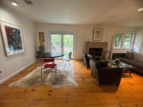 Private Home near Ocean Beaches Nature Preserve — 4-Star Luxury Hotel in East Hampton, United States