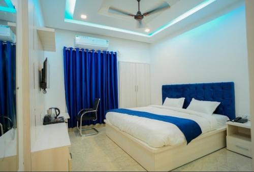 Hotel Hinex in Haldwani, India