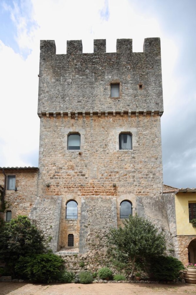 Torre della Signoria in Monteriggioni, Italy