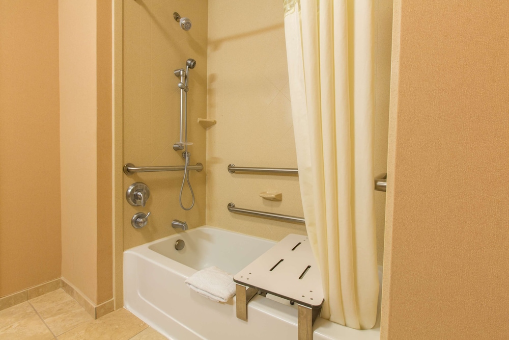 Hampton Inn Goshen - photo 19