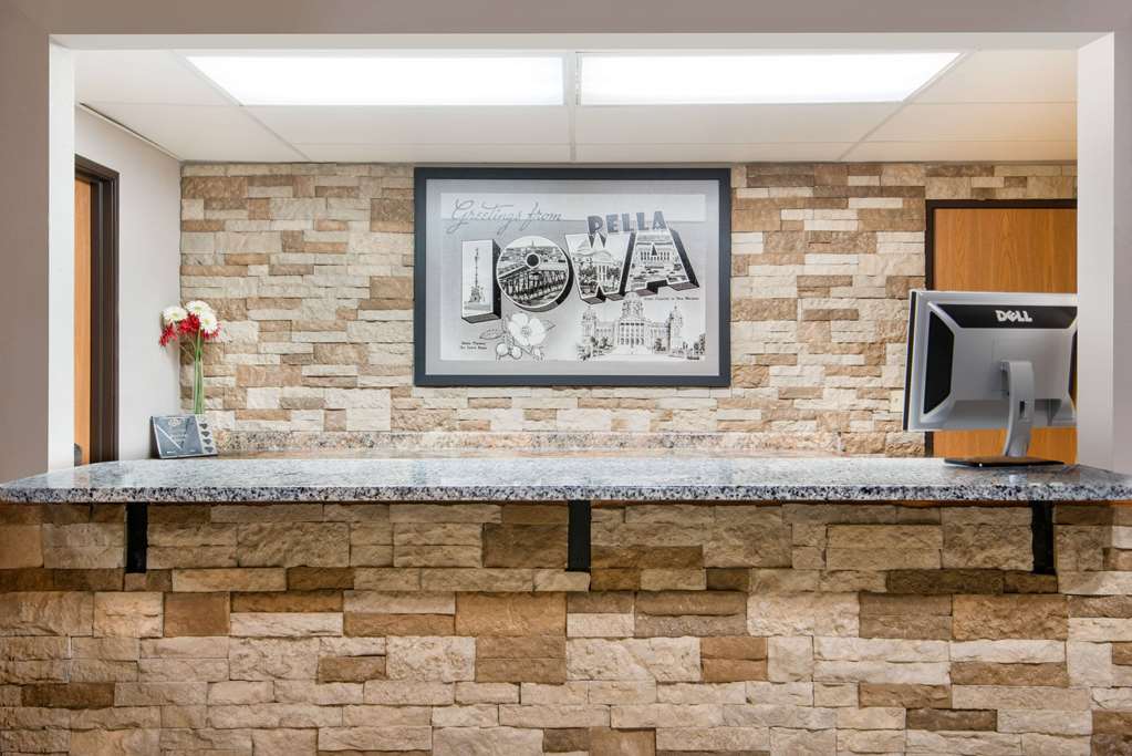 Super 8 by Wyndham Pella - photo 4