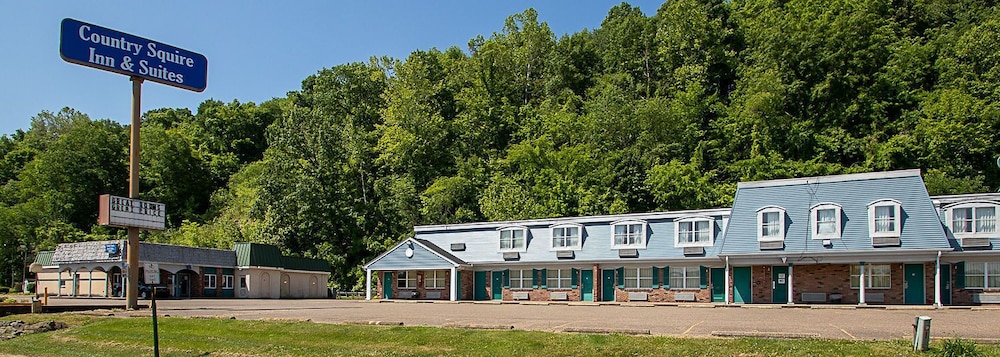 Country Squire Inn & Suites - photo 36
