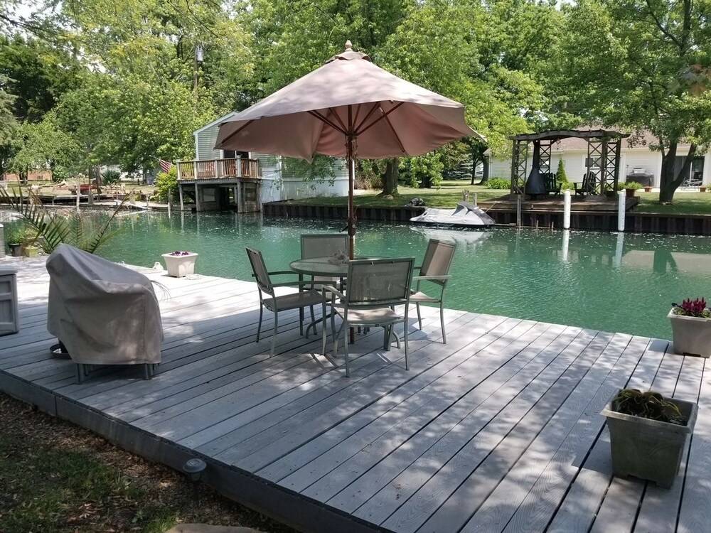 The Harsens Island Getaway Resort - photo 31