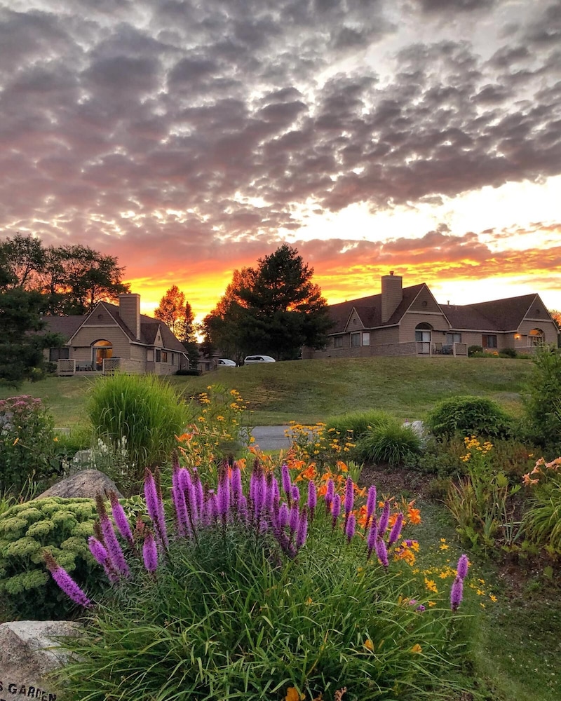 F3 Fairway Village Condo with great mountain views 8 minute walk from Omni Mount Washington Hotel - photo 9