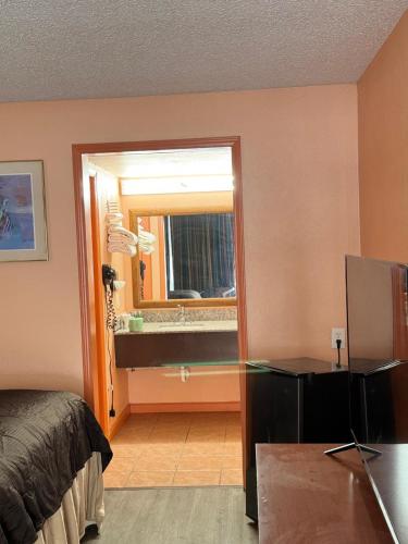 College Inn Spartanburg - photo 29