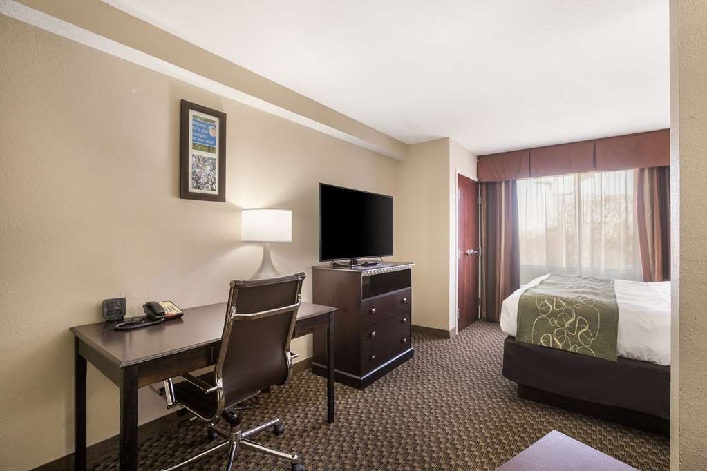 Comfort Suites Forsyth near I 75 - photo 26