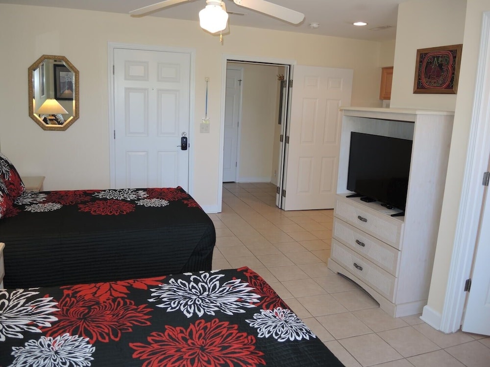 Brunswick Plantation Resort Studio Unit Home 2109L in the Heart of NC Seafood Country by RedAwning - photo 4