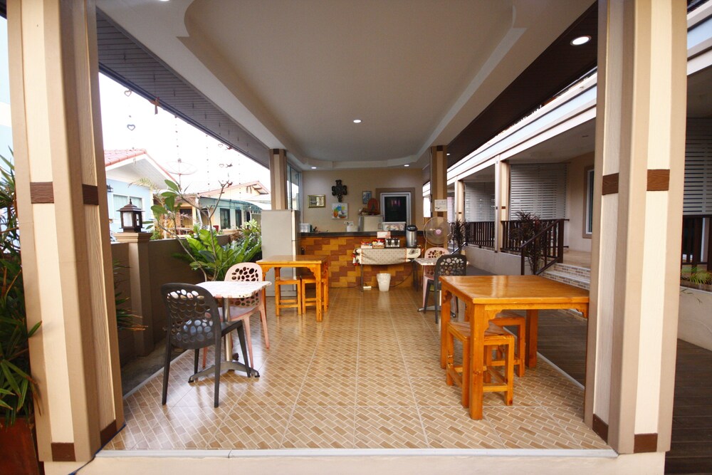 Koh Larn Sea Side Resort - carbon neutral hotel in Ban Ko Lan