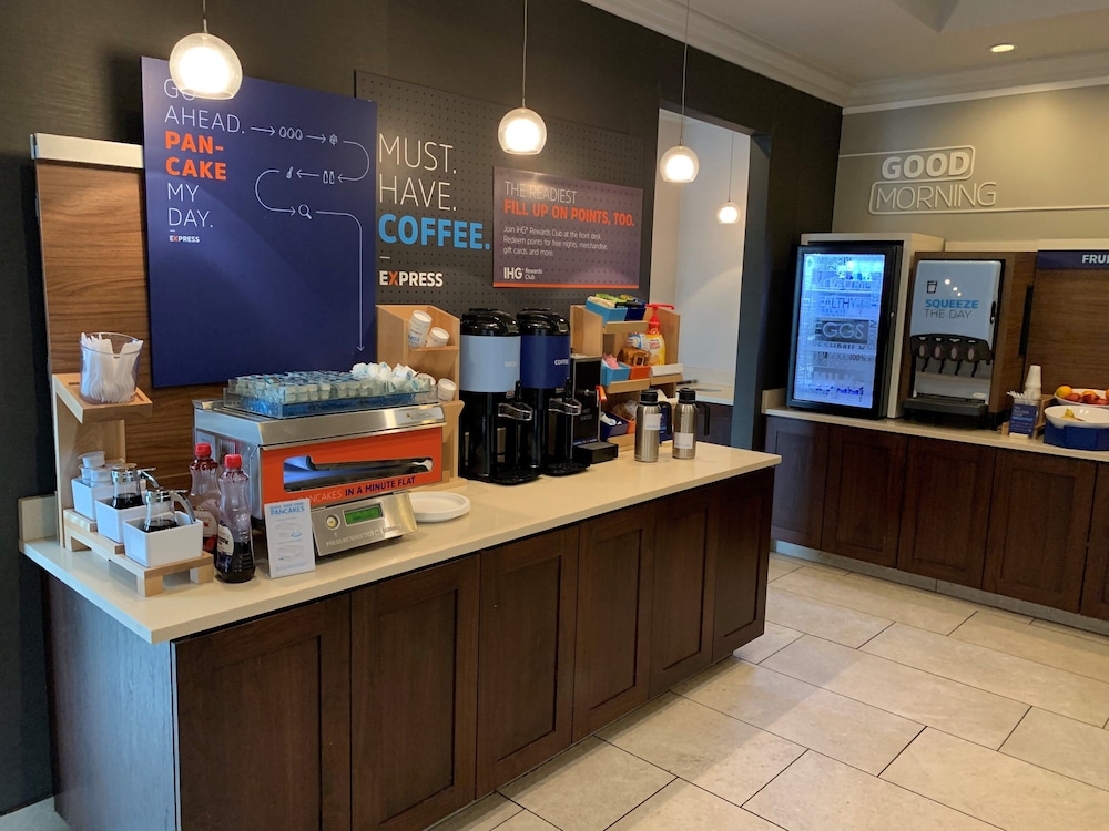 Holiday Inn Express St. Louis West O'Fallon by IHG - photo 63