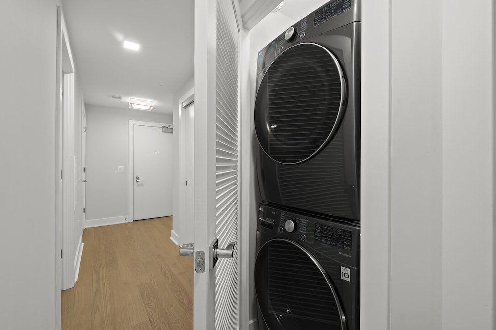Global Luxury Suites at Tribeca - photo 32