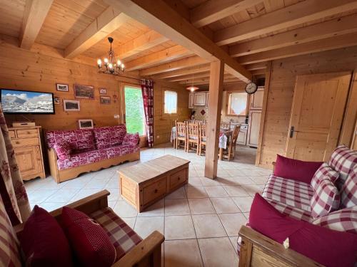 Aulp de Suz 2 Chalet Avec Vue — 4-Star Luxury Hotel in La Clusaz, France